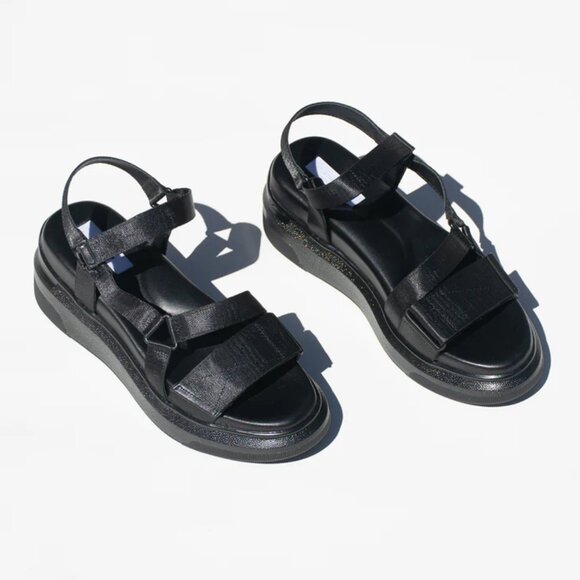 Suzanne Rae Black Chunky Velcro Sandals (US 7/IT 37) - Picture 1 of 4